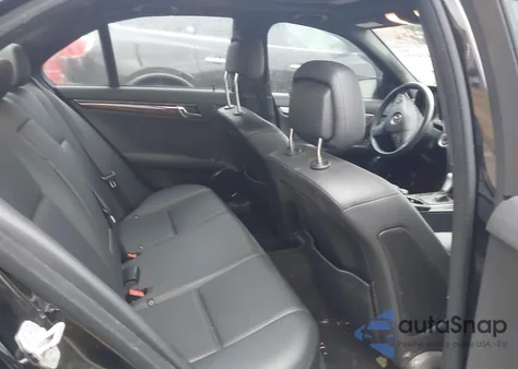 2010 Mercedes-Benz C 300 Luxury 4Matic/Sport 4Matic из США, поврежденный, VIN WDDGF8BB4AF407947